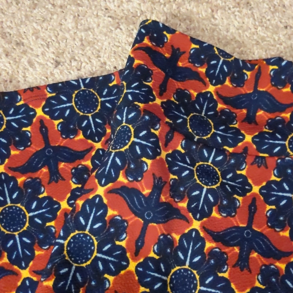 Lula Roe - Picture 3 of 3